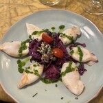 Bodegas Mezquita - Chipirones salteados con ensalada de col（イカのソテーと紫キャベツ）