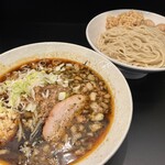 豚風。 - 限定『酸辣坦々麺』（1,350円）＋つけ麺変更（100円）＋燻製うずら（150円）＋ショウガ（50円）、ニンニクコール