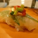 吉乃寿司 - 平目　肝ともみじおろしが乗っています