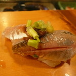 吉乃寿司 - 鯵も生か〆　選べます。　私は生で。大将オススメのお味噌で頂きました＾＾