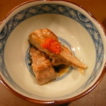 吉乃寿司 - 中落ちは笹の葉の上で炙って