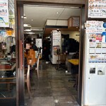 博多ごまさば屋 - 外から見る店内