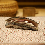 鮨 飛躍 - 小肌（握り）