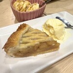 琉球居酒屋 おきなわ屋 - アップルパイはバニラアイス添え♡