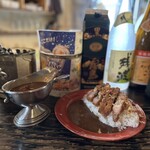 カレー屋アカマル - 牛すじカレーにカツトッピング