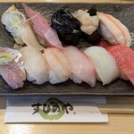 氷見すしのや - 奥の１番左側は絶品のどぐろ