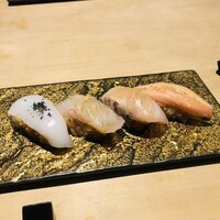 鮨 四 - あおりいか、くえ、さわら、ずわいがに