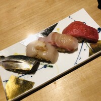 鮨 四 - こはだ、ほたて、石鯛、中トロ