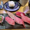 スシロー - 天然インド鮪６貫盛り、左からネギトロ包み、大トロ、中トロ×２、奥が中トロ炙り、漬け赤身