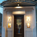 シェ・イノ - お店は京橋駅から歩いて5分ほどのところにあります。