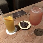 ヘルシービュッフェ アマム - バーのドリンク　鹿肉のジャーキー（サービス）