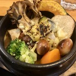 燻製とスパイスカレー けむり - スープは海老+¥100-、トッピングは舞茸の素揚げ¥150-、炙りチーズ¥150-