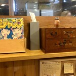 燻製とスパイスカレー けむり - 引き出しを開けるとカトラリー（スプーンと箸）