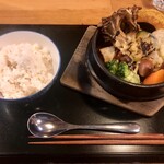 燻製とスパイスカレー けむり - 4種の燻製と7品目の野菜のスープカレー¥980- スープは海老¥100-トッピングは舞茸の素揚げ¥150-、炙りチーズ¥150-