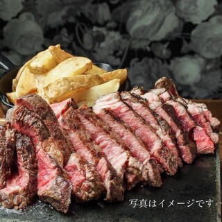 名物！骨付きリブロース『トマホーク』