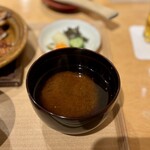 炭火割烹 庵 - 赤出し