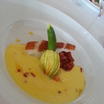 タワーズレストラン クーカーニョ - 花ズッキーニも帆立を詰め込まれるとは思っていなかったはず