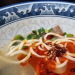 蘭州拉麺店 火焔山 - 追いラー油。