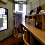 蘭州拉麺店 火焔山 - 店内カウンター席。