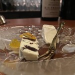 アイニーク - レーズンバターにはマーマレード、そしてカマンベール