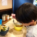 拉麺大公 - 麺もライスもガツガツ食べる我が子