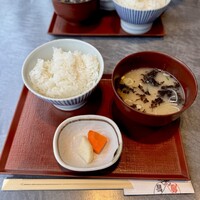 圓 弁柄 渋谷ストリーム - ごはん、お味噌汁、漬物