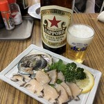 立呑み処 入部酒店 - 赤星大瓶とアワビ