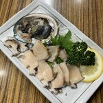 立呑み処 入部酒店 - 活アワビお造り