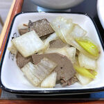 オアシス・ルート - 小鉢は、レバー、玉ねぎ、長ねぎを油で和えた物。