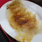 横浜飯店 - 餃子(6個)　300円(税込)