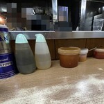 屋台ラーメン とんこつ貴生 - 卓上のいろいろ