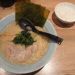 横浜家系ラーメン 銀家 - 料理写真: