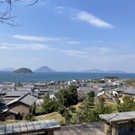 絹の館 - 小高い山から海が見えて癒されます♪