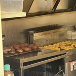 I'm donut? - たくさんのドーナツが作られています。