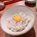 薪鳥新神戸 - 二膳目の薪焼きごはん。薬味はウズラ卵黄