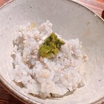 薪鳥新神戸 - 三膳目の薪焼きごはん。薬味はカンズリとネギのタタキ