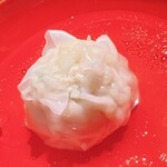 薪鳥新神戸 - 中身は鶏肉の焼売でした。お出汁は鰹節の一番出し。鶏の脂が浮いていて、アミノ酸の旨味も倍増