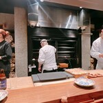 薪鳥新神戸 - この窯で薪を炊きます