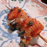 薪鳥新神戸 - 鶏皮はラッコの大好物