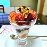 梅の花 銀座並木通店 - いちごのパフェ