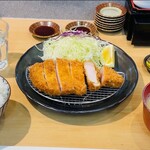とんかつ檍のカレー屋 いっぺこっぺ 新橋店 - ロースかつ定食1,300円