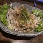 魚酔 - 揚げじゃこと大根の梅肉サラダ