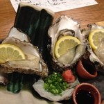 三鷹漁港 大介丸 - 生牡蠣おいしいですー！