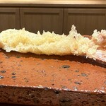 天ぷら 桜人 - 【 海老のレア揚げ 】