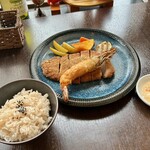 バルバルキッチンアメリ - ランチ：国産豚ロースのポークカツ＆有頭海老フライ
      　　　　　　　　　　　　　　　　　(¥1,400)