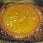 もみじベーカリー - オレンジの下にカスタードクリームが敷いてあって、口の中でＭＩＸされてたまりませんo(^_^)o