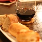 ガスパール ド ラ ニュイ - RiedelのＯシリーズのグラス、パン