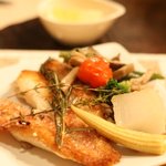 ガスパール ド ラ ニュイ - 赤魚の香草焼きのココット（取り分け後）