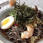 どんぐりJAYA のほほん - 2014/07/19夏期限定メニューの「冷やしぶっかけうどん・そば」をめました！人気の地鶏おにぎりがお一つついてきますよ(＾―＾)