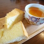 Kameino Shokudou - デザートはシフォンケーキとプリン。